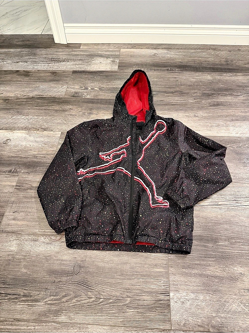 Jordan Jumpman Paint Splatter Hooded Windbreaker Black & Red Boys Medium